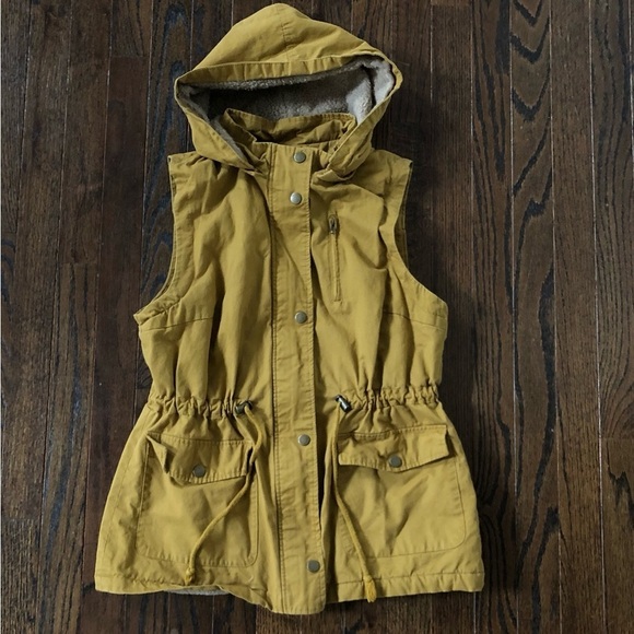 Love Tree Jackets & Blazers - Love Tree Women’s M Mustard Yellow Khaki Sleeveless Hooded Sherpa Lined Vest